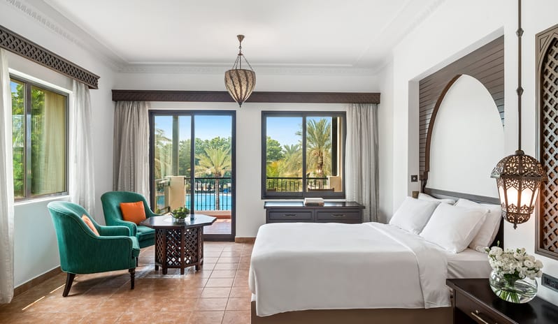 Family Room Pool View(9)